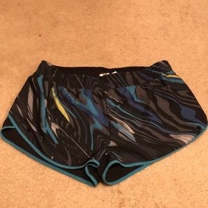 Fabletics running shorts- SIZE SMALL (6)